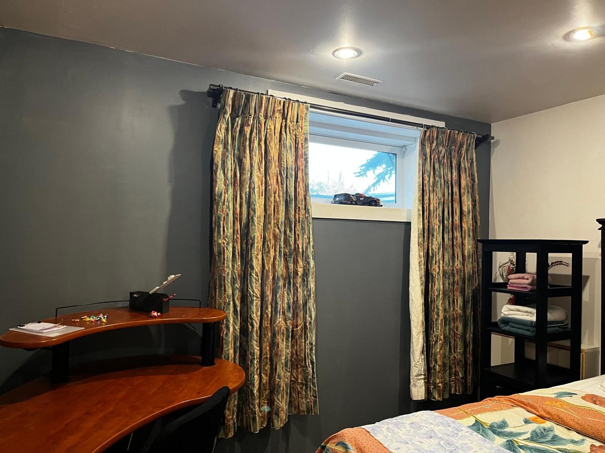 Hidden Valley New Basement Suite With Private Bathroom! カルガリー エクステリア 写真